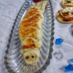 A picture of Chicken bread with leftover pizza dough.