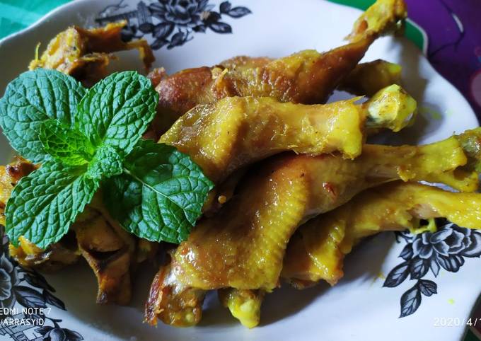 Ayam goreng ungkep bumbu kuning