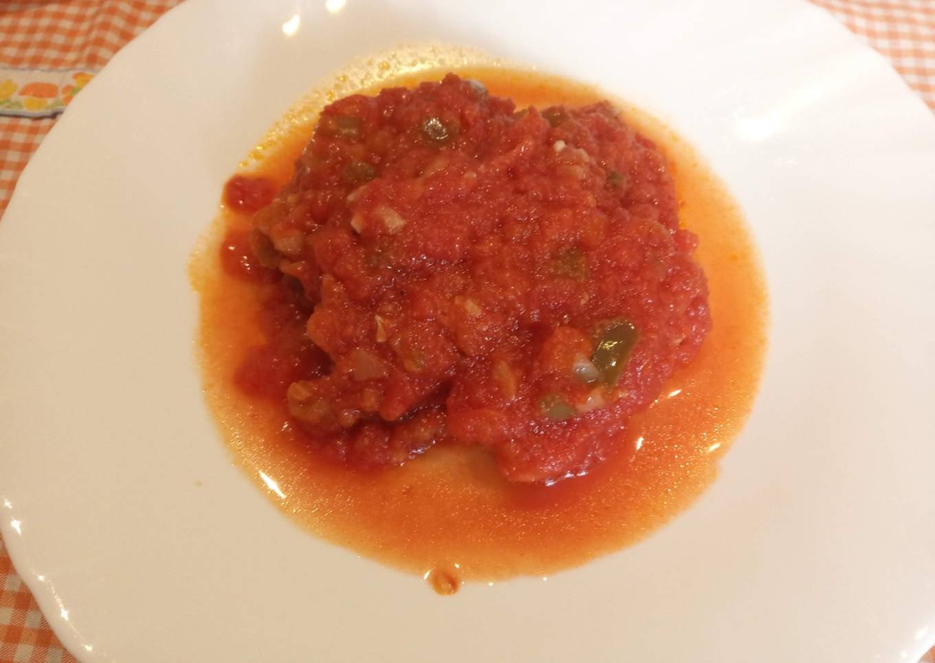 Atún con tomate