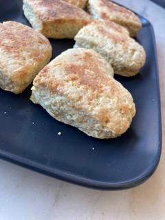Una foto de Scones de queso