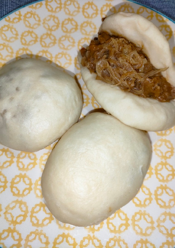 Una foto de Carrilleras de cerdo desmigadas en pan bao