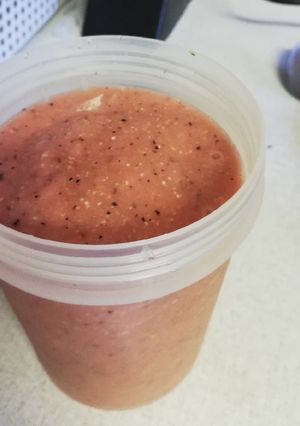 A picture of Breakfast: fruit medely + oats smoothie.