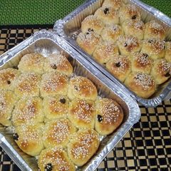 A picture of Mini raisins buns.