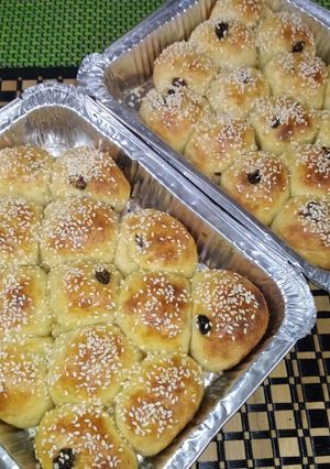 A picture of Mini raisins buns.