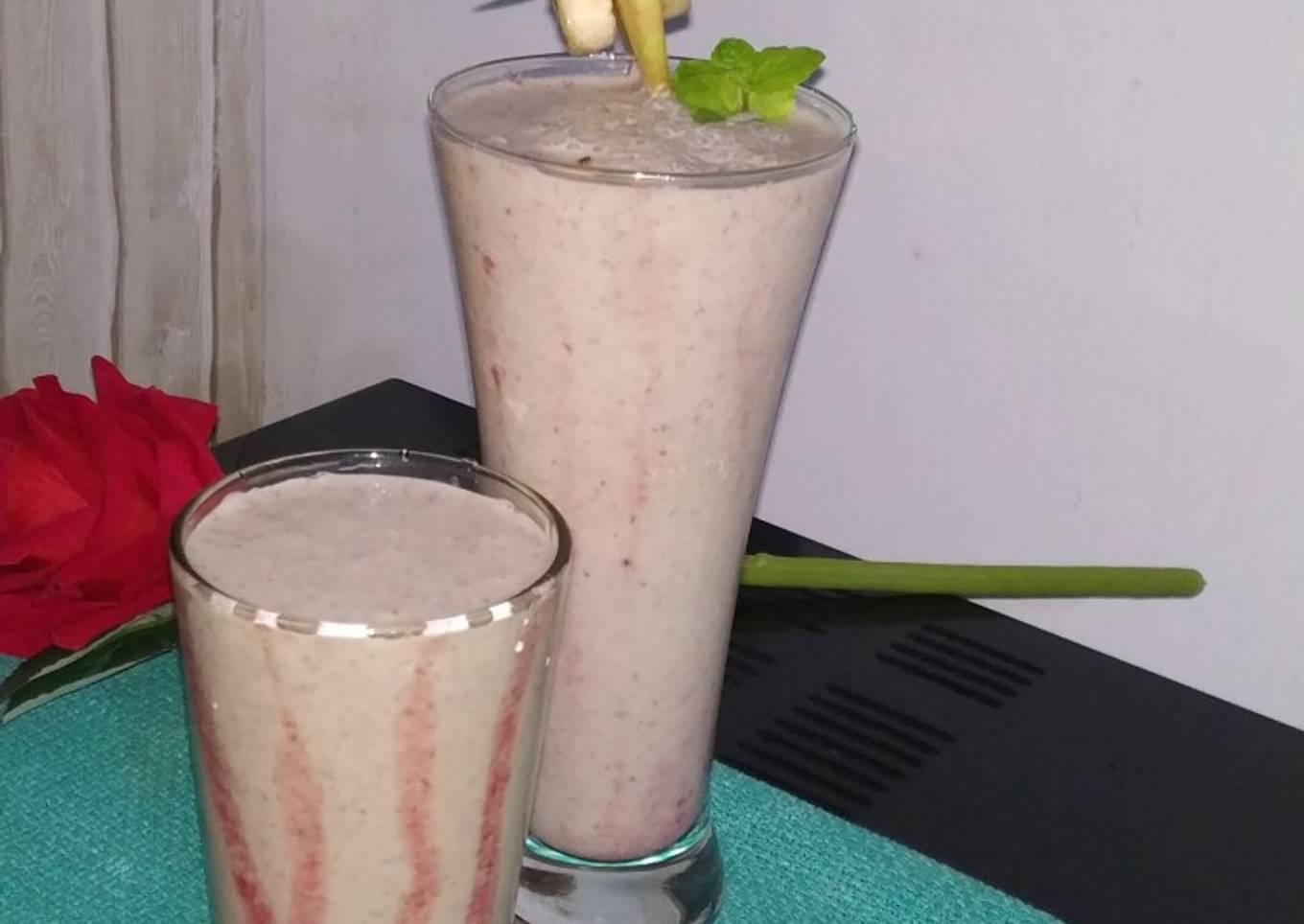 Banana Apple Cashew Beetroot Shake