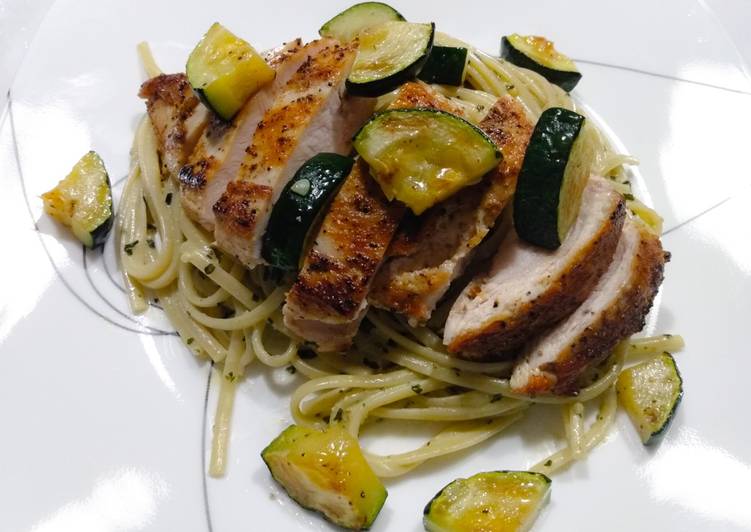 Easiest Way to Prepare Speedy Creamy Walnut Pesto Linguine with Chicken and Zucchini