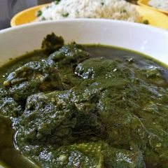 A picture of Indian styled Green Chicken.