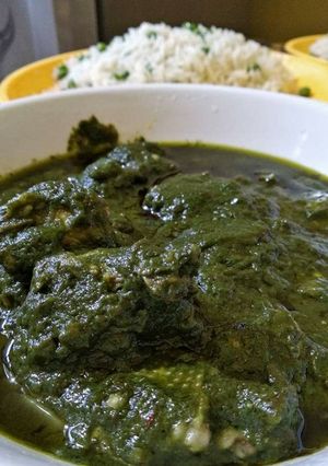 A picture of Indian styled Green Chicken.