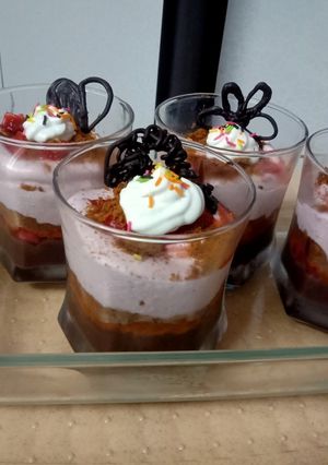 A picture of Chocoberry cheesecake shots.