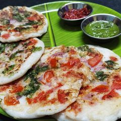 A picture of Veg uttapam.