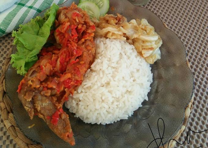 Ayam Geprek Sambel Bawang dgn Kol Goreng