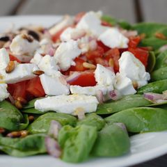 A picture of Zesty spinach salad.