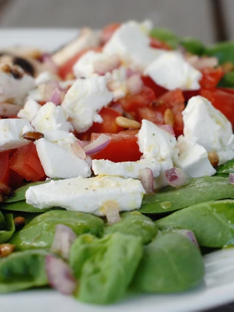 Easy Steps Prepare Recipes Zesty spinach salad the Delicious So Delicious.