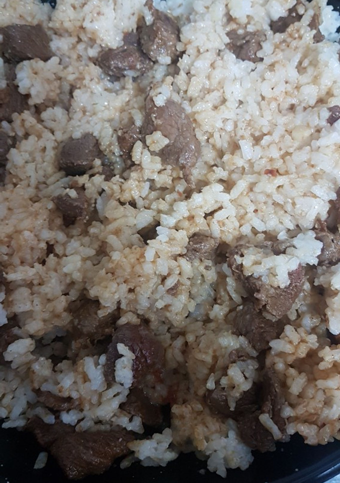 Una foto de Arroz con pinchitos teriyaki