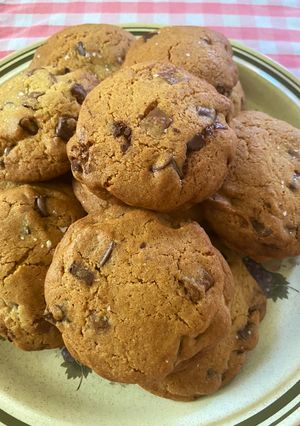 A picture of Really good chocolate chip cookies.