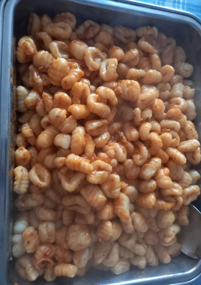 Una foto de Ñoquis de Papa con Salsa de Tomate y Asado