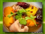 Đuôi Heo Hầm Táo Đỏ Bắp Mỹ Kỷ Tử
