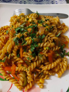 स्टिर फ्राई पास्ता (Stir fry pasta recipe in hindi) रेसिपी मुख्य फोटो