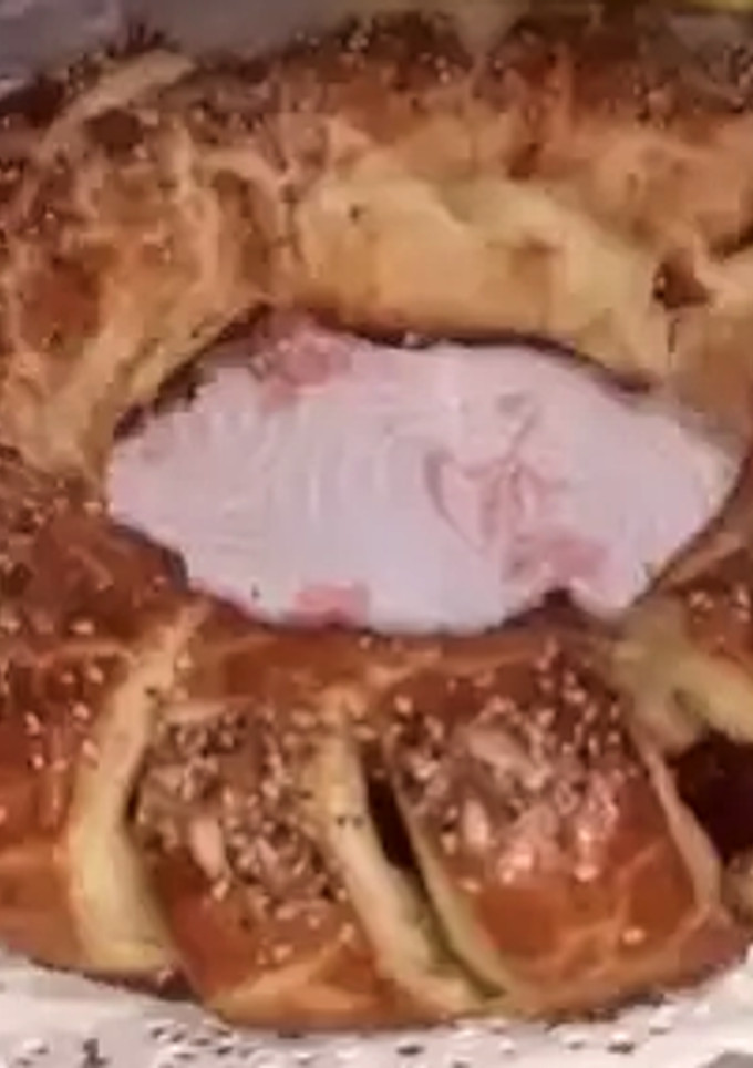 Una foto de Cremona hojaldrada rellena de dulce de membrillo
