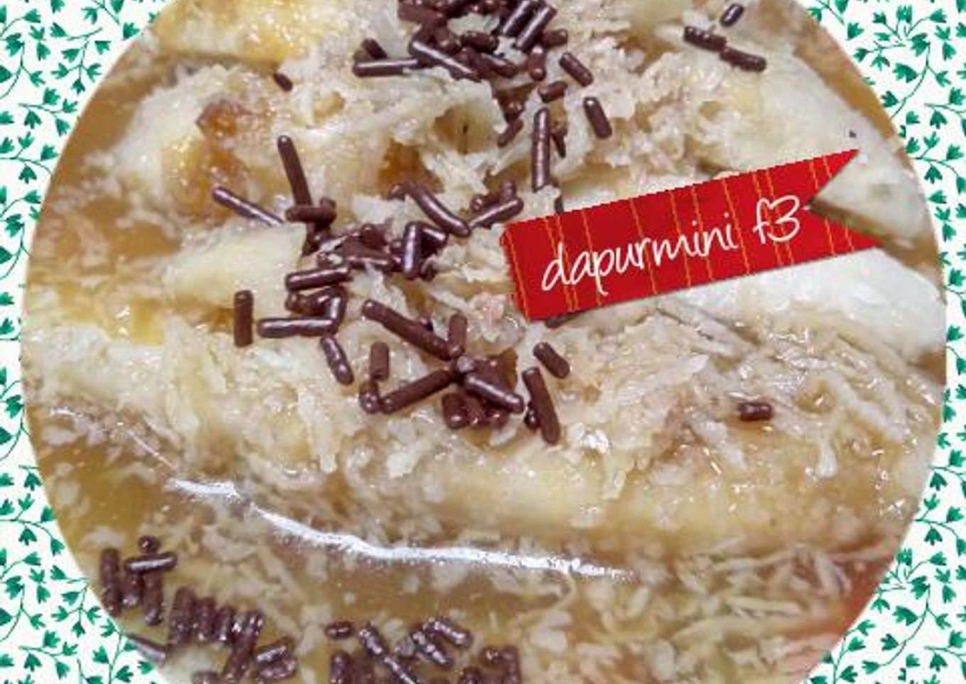 Pisang kapuk rebus kelapa tabur mises
