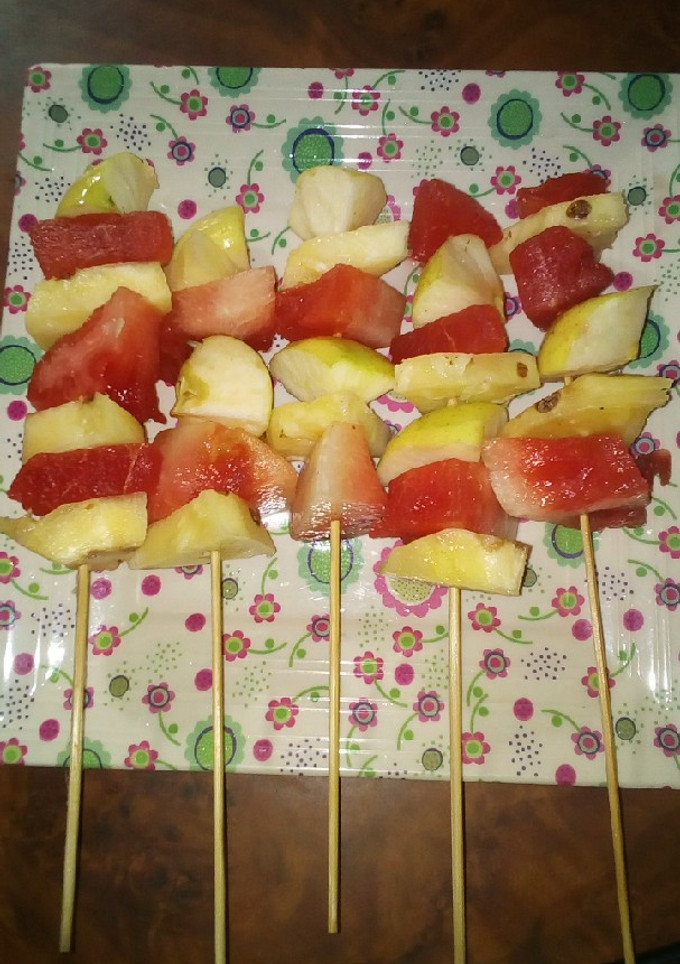 A picture of Fruits kibab.