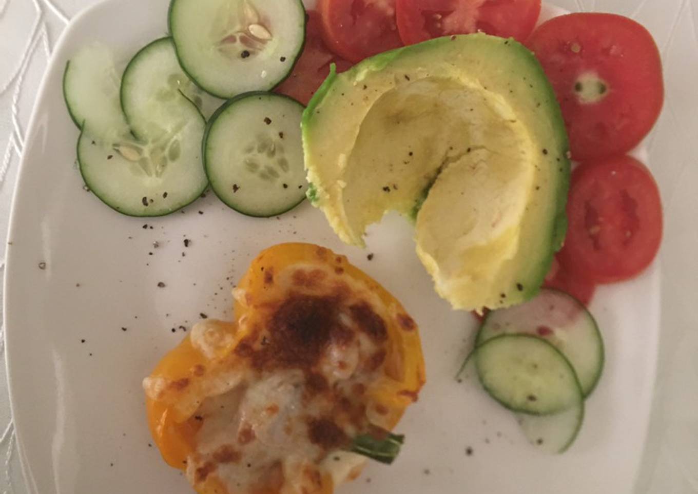 Ají relleno con pollo