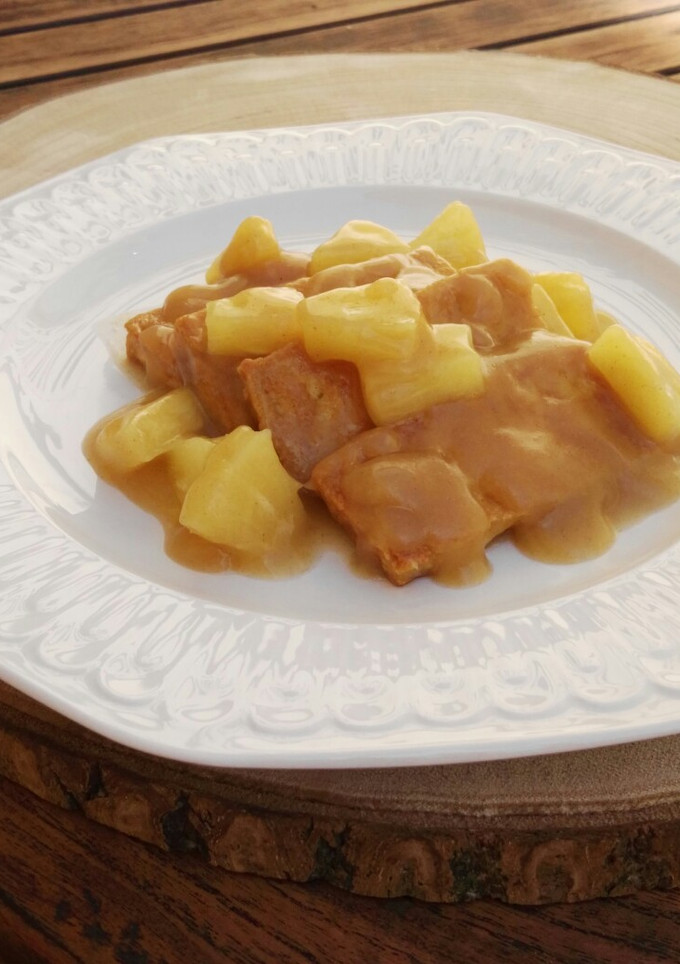 Una foto de Tofu con piña
