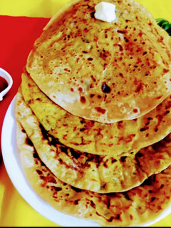 "आलू पराठा (aloo paratha recipe in marathi) रेसिपी चे मुख्य फोटो