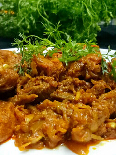 A picture of Dry coconut chicken sukkha.