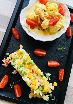 Une photo de Poulet Curry Coco et Riz Basmati aux Légumes croquants
