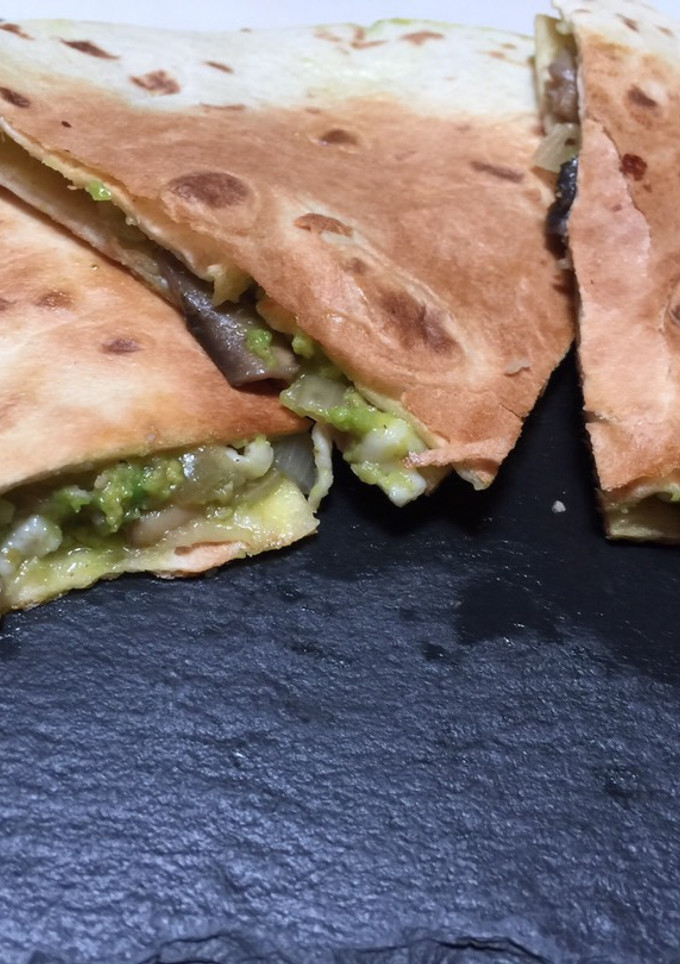 Una foto de Quesadillas de champiñones con guacamole