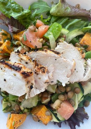 A picture of Grilled chicken and green lentil salad.