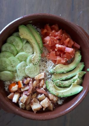 Una foto de Poke Bowl fusión de Vuelve a la Vida