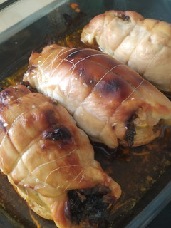 Una foto de Rollitos de pollo y morcilla