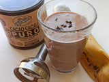 Batido proteico de plátano y chocolate