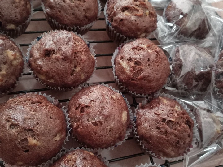 Langkah Mudah untuk Membuat Resep  Choco banana muffin (telur bebek,no mixer no oven) yang Lezat Sekali, Lezat