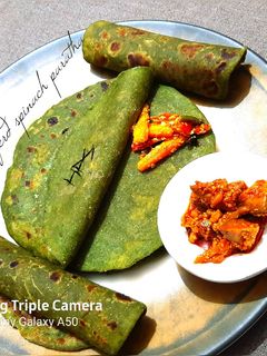 ડબલ લેયર સ્પિનચ પરાઠા રેસીપી મુખ્ય ફોટો