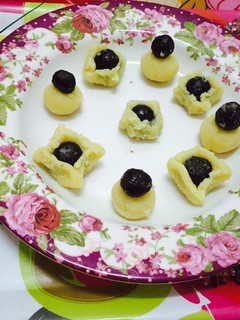 A picture of Coconut dates bite.
