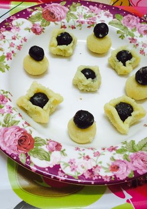 A picture of Coconut dates bite.