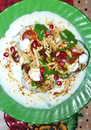A picture of Dahi Bhalla.