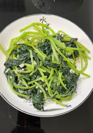 炒地瓜葉 的食譜成品照片