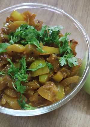 A picture of Raw tomato bhaji.