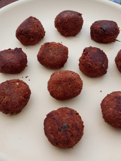 வாழைத்தண்டு கோலா உருண்டை (Vaazhaithandu kola urundai recipe in tamil) செய்முறை முக்கிய புகைப்படம்