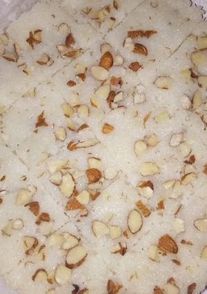 A picture of Coconut barfi.