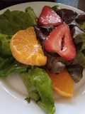 Ensalada de lechuga y frutas cítricas