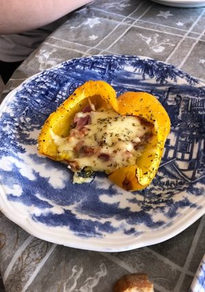 Una foto de Pimientos amarillos rellenos, súper fáciles!!