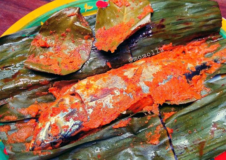 Cara Gampang Menyiapkan Pepes Ikan Kembung Bumbu Rujak yang Enak
