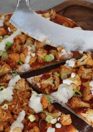 A picture of Vegan BBQ cauliflower pizza.