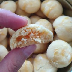 A picture of Pineapple cookies (Kue Nastar).