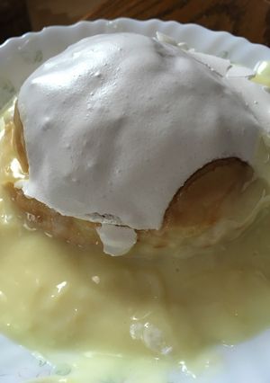 Túrós zsemle vaníliapuding-sodóval habkalappal recept fotója